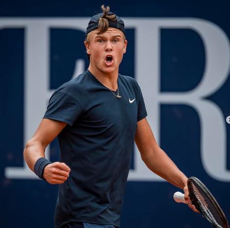 科姆再次引 科姆再次引