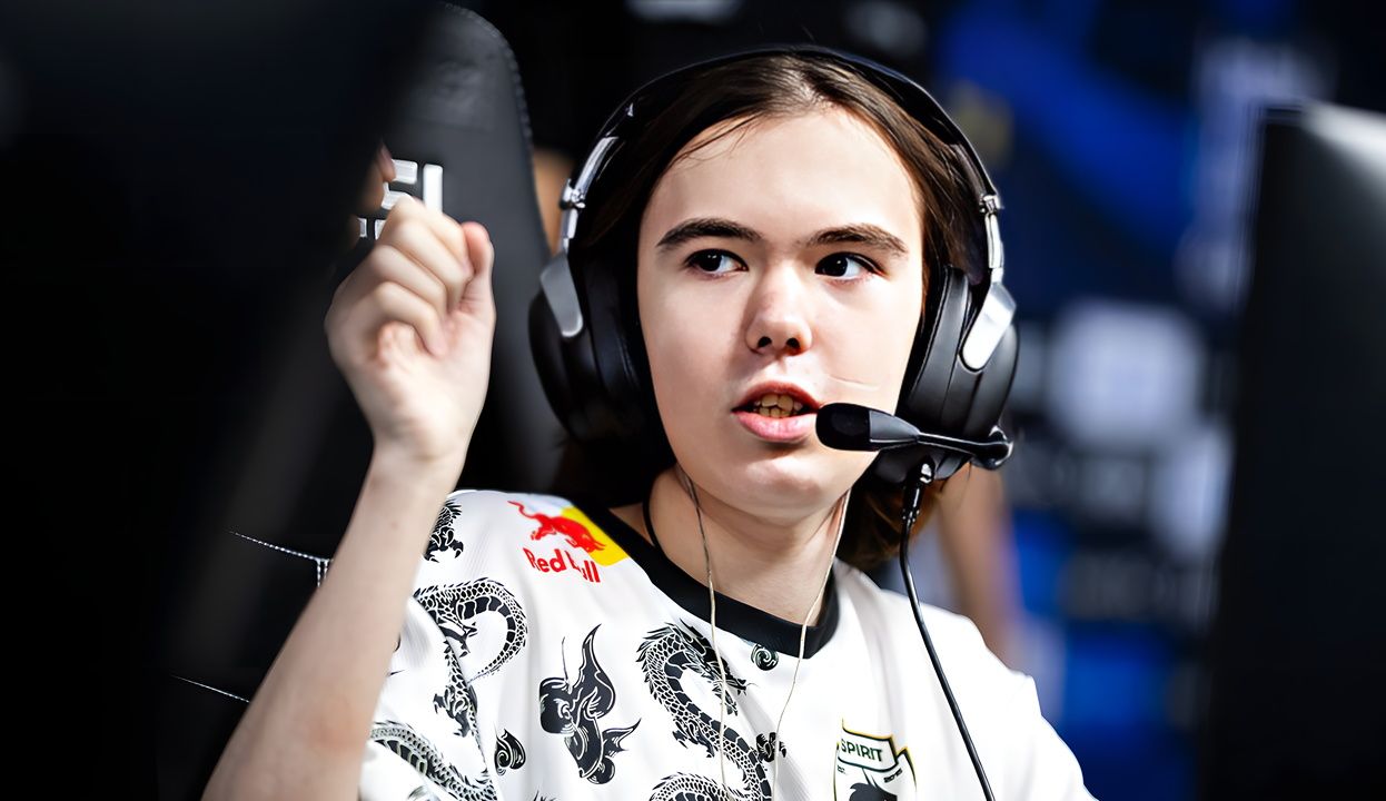 背后是两位 背后是两位